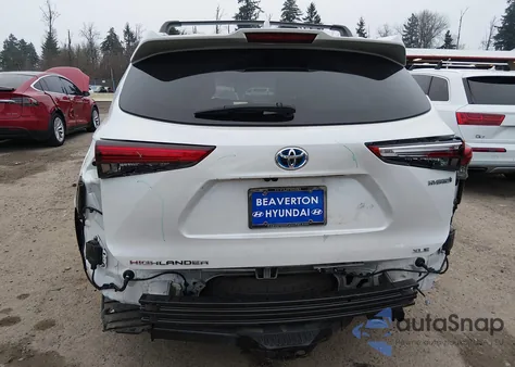 2022 Toyota Highlander Hybrid Xle Bronze Edition z USA, uszkodzony, nr VIN 5TDABRCH8NS559398